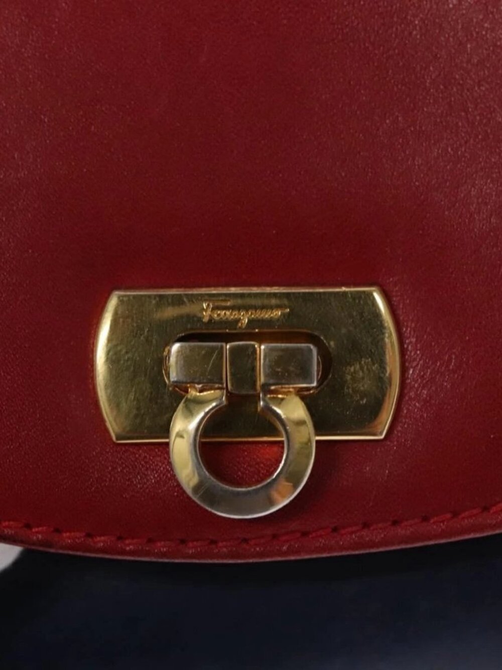 Salvatore Ferragamo Gancini Waist bag Leather Red Auth 115429 - Picture 9 of 16